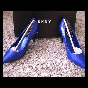 DKNY RANDI HIGH PUMP 85